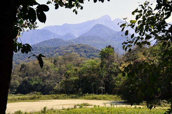 Uitzicht op heuevels bij het Regua project, Brazilië