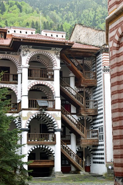 Rila klooster met verdiepingen met monnikencellen