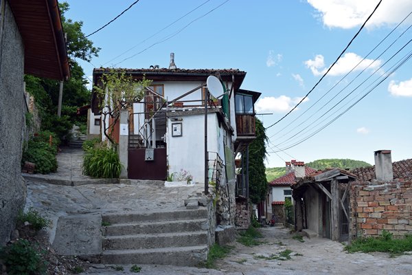 Straatje in het heuvelachtige Veliko Tarnovo