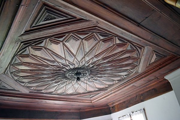 Het plafond in het Daskalov huis te Tryavna