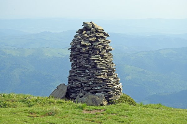 Een stenen bouwsel in het Centraal Balkan NP