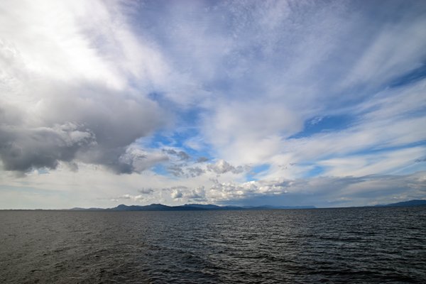 Wolkenlucht in het Great Bear Rainforest (Canada)