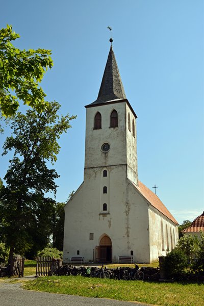 De oude kerk van Pühulepa, Estland