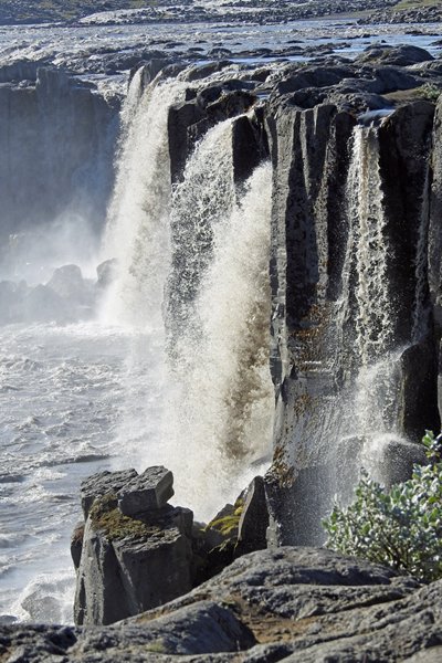 De Selfoss waterval, onderdeel van de Dettifoss watervallen
