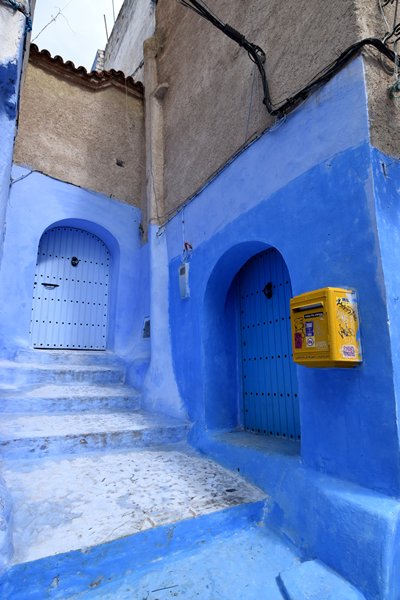 Blauw straatje in Chefchaouen, Marokko