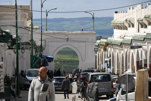 Straatleven in Moulay Idriss, Marokko