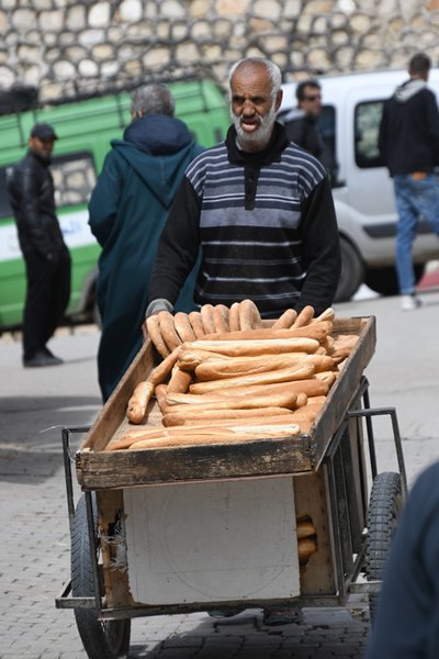 Broodverkoper in Moulay Idriss, Marokko