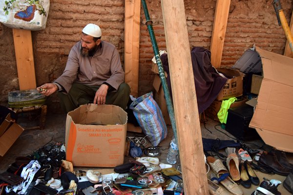 Verkoper van ongeregeld goed in Marrakesh, Marokko