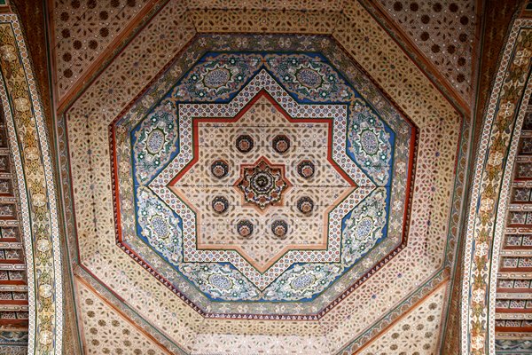 Plafond in het Bahia paleis in Marrakesh, Marokko