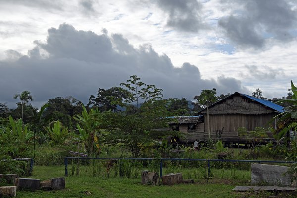 Het gehucht Malagufuk, Papoea