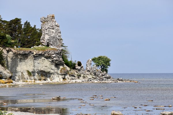 Rauks (kalkstenen monoliet) bij Jungfrun (Gotland, Zweden)