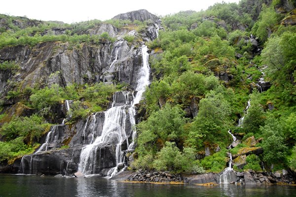 Waterval in het Trollfjord, Lofoten