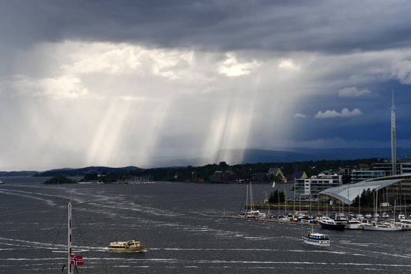 Haven van Oslo bij dreigende lucht