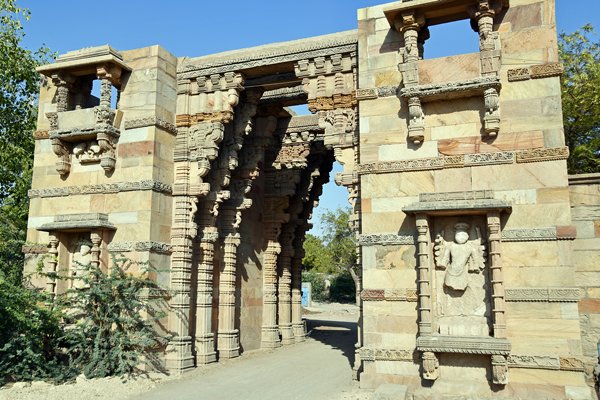 Oude poort in Zainabad (Gujarat, India)
