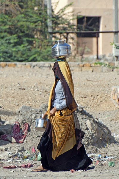Water halen in Zainabad (Gujarat, India)