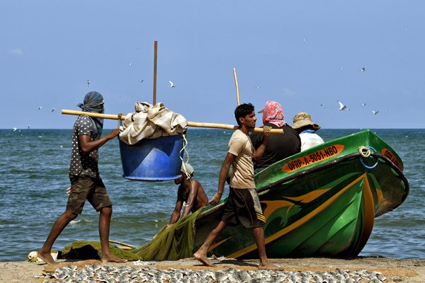 De kust bij de vismarkt van Negombo (Sri Lanka)