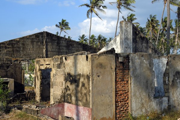 Verwoest huis (door tsunami?) bij Chilaw (Sri Lanka)
