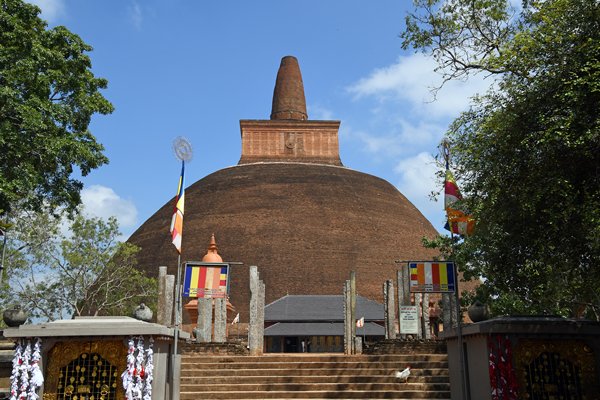 De niet bepleisterde Abhayagiri Vihāra in Anuradhapura (Sri Lanka)
