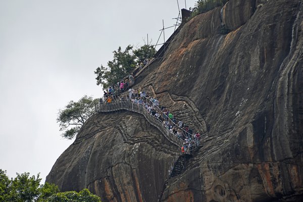 Bij de achteringang van de Sigiriya rots (Sri Lanka)