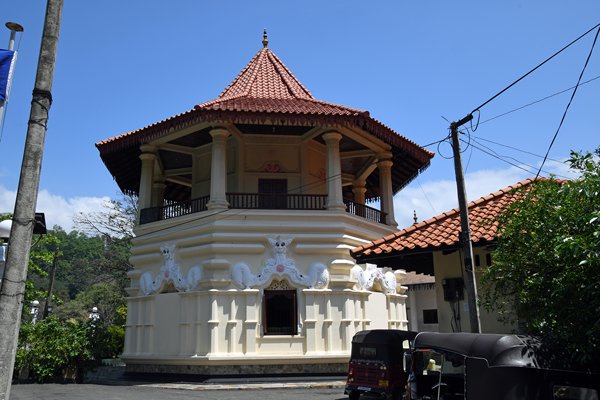 Malwathu Maha Viharaya tempel in Kandy (Sri Lanka)