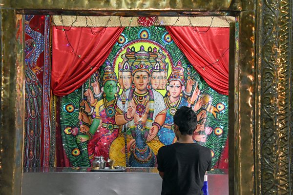 In de Kataragama Devalaya tempel in Kandy (Sri Lanka)