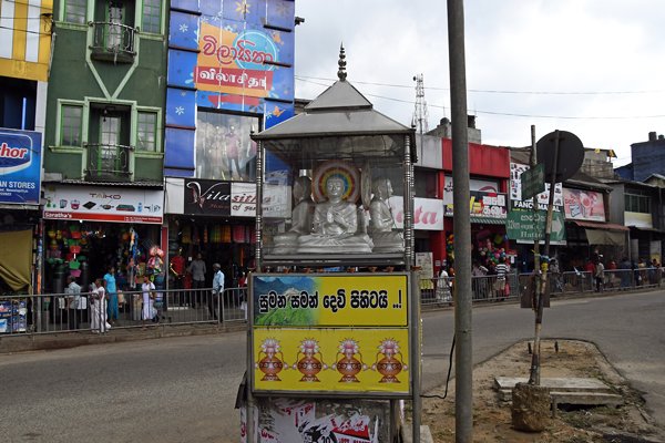 Kruispunt in Nawalapitiya (Sri Lanka)