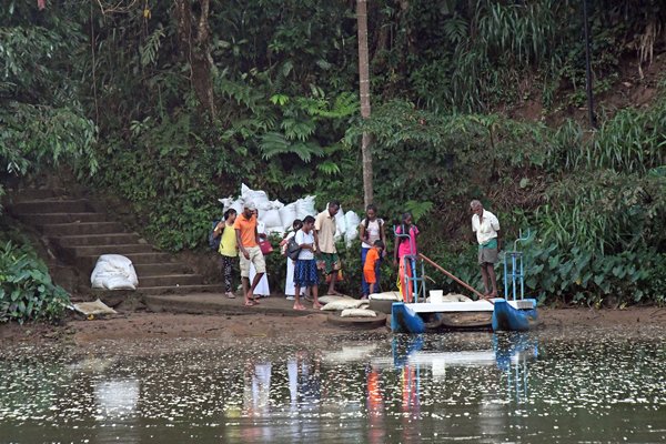 Pontje over de Kelani rivier bij Kitulgala (Sri Lanka)