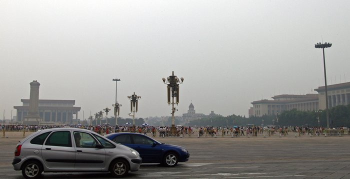 Oversteken naar het Tiananmen Plein.