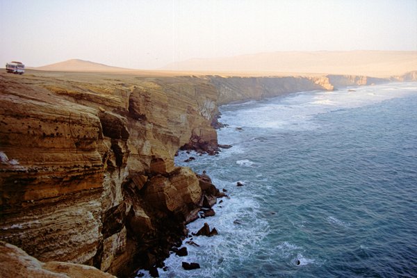 Kamperen bij kust Paracas.